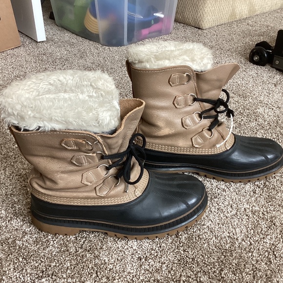 Sorel Winter Boots - Picture 1 of 5